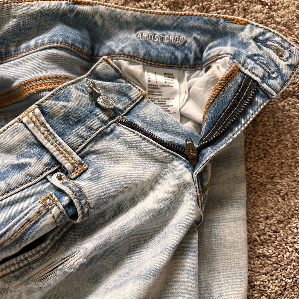 American Eagle Outfitters Light Wash Cropped Jeans